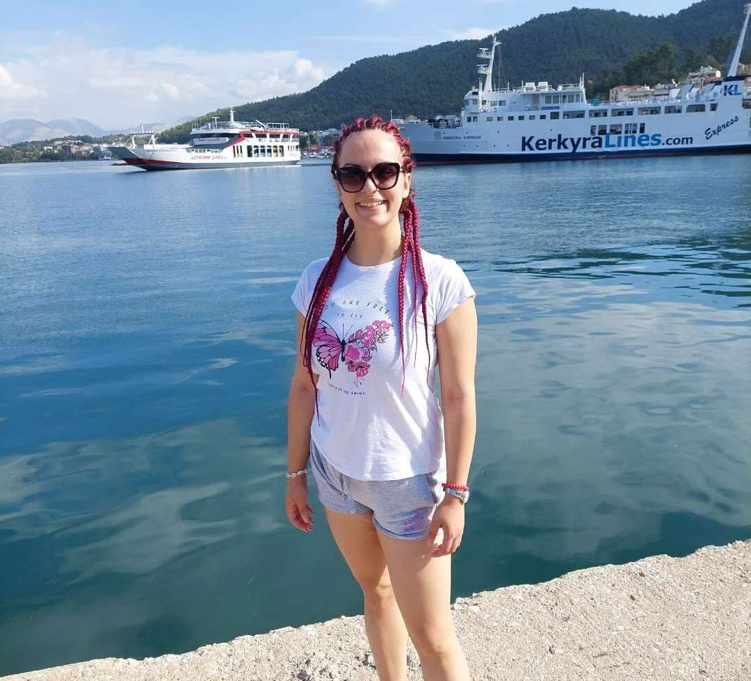 tânără supraviețuitoare a cancerului ovarian