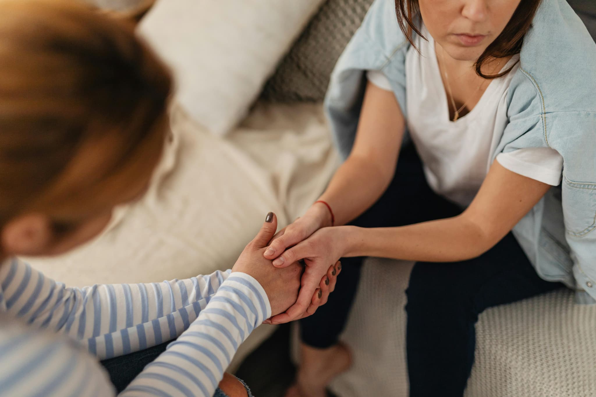 Cum să sprijini pe cineva cu cancer: un ghid practic