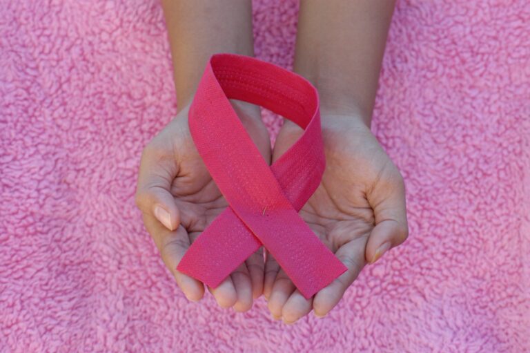 Krūties vėžys: Krūties krūties vėžys: simptomų supratimas, prevencija, diagnozė ir gydymas.